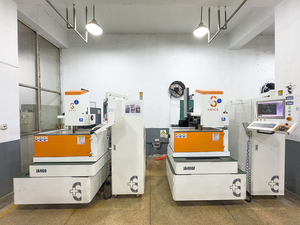 Mold workshop (3)